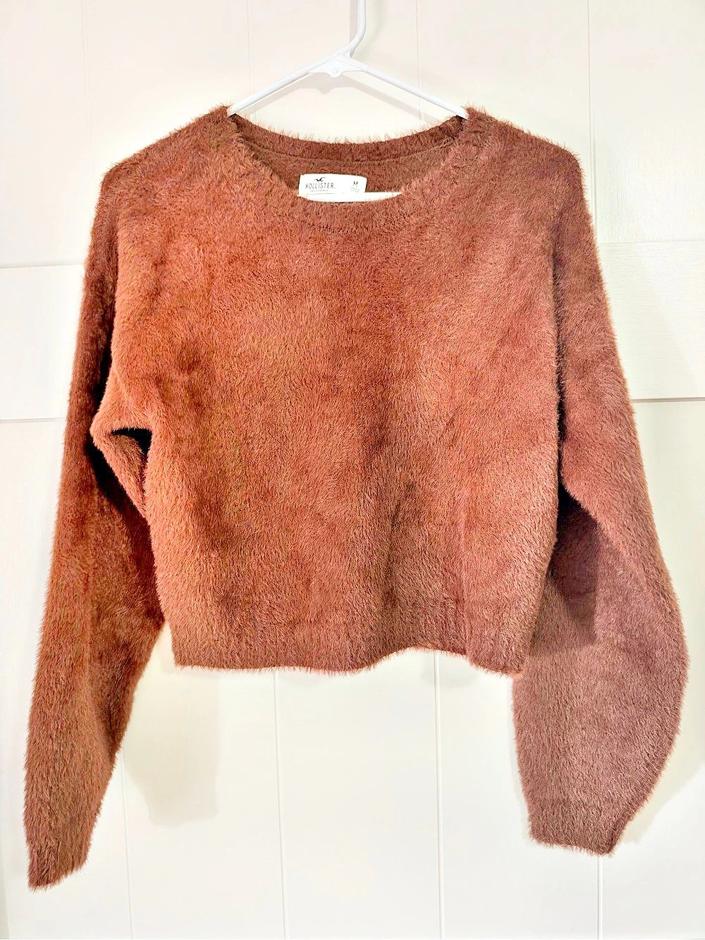 Hollister Fuzzy Crewneck Sweater in Brown Size Medium